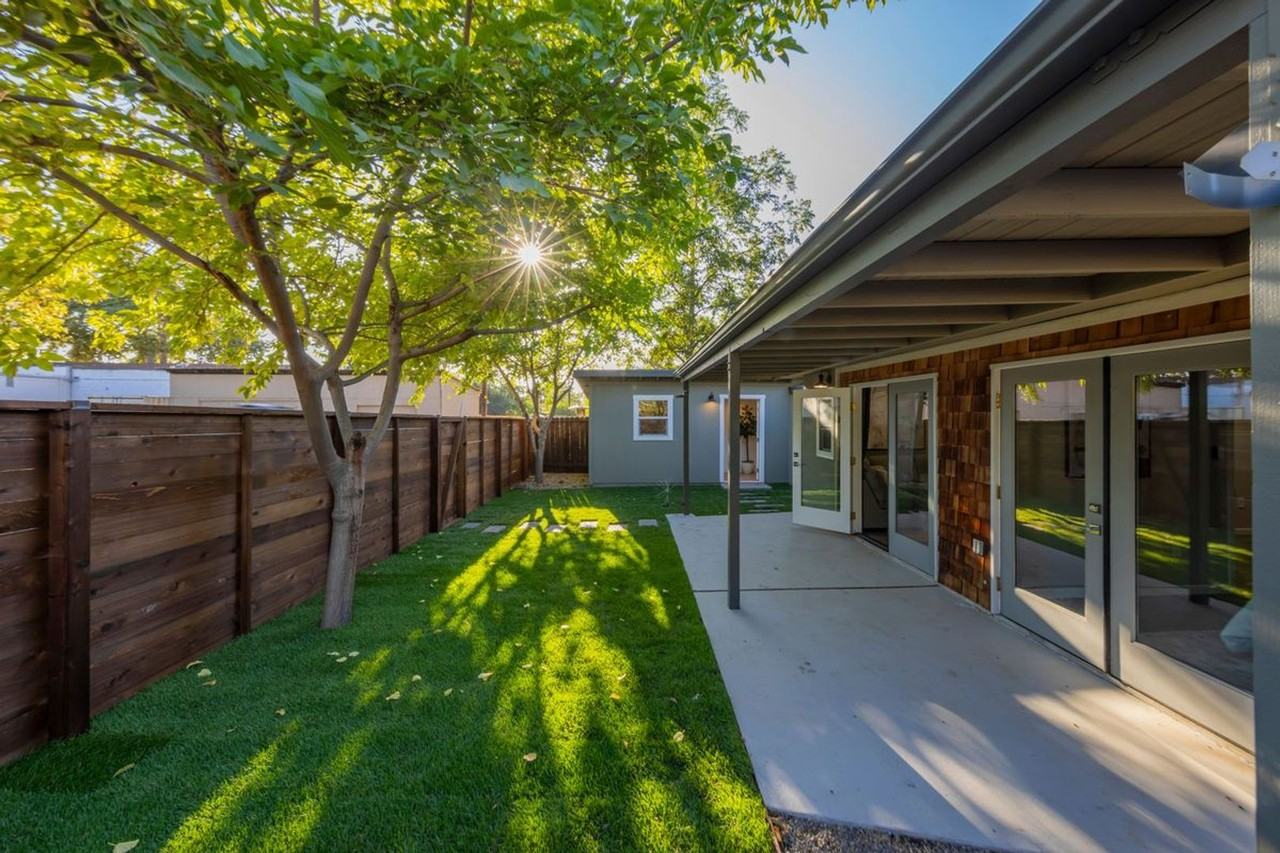 915 E Matilija St - Photo 4 of 8