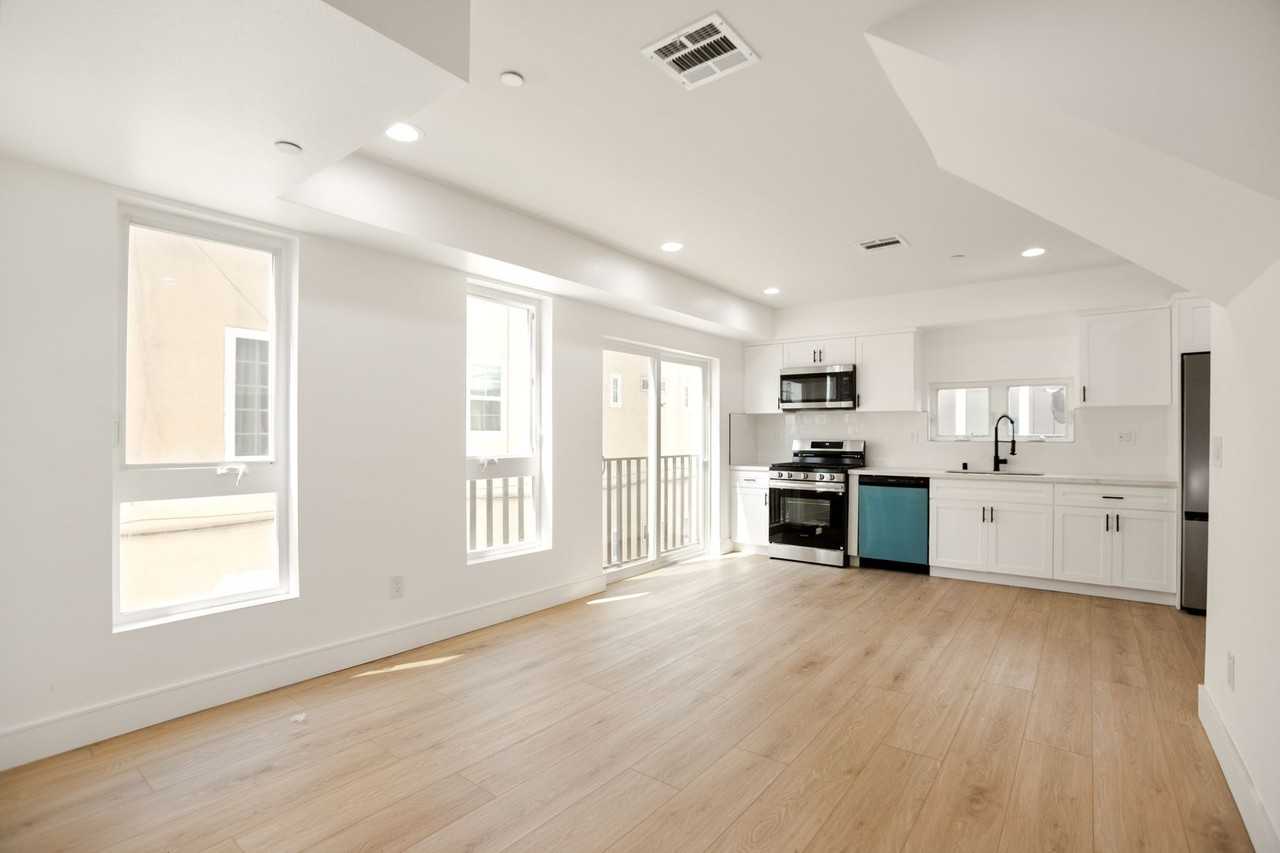 BRAND NEW TOWNHOUSE! One Month Free! - Photo 4 of 32