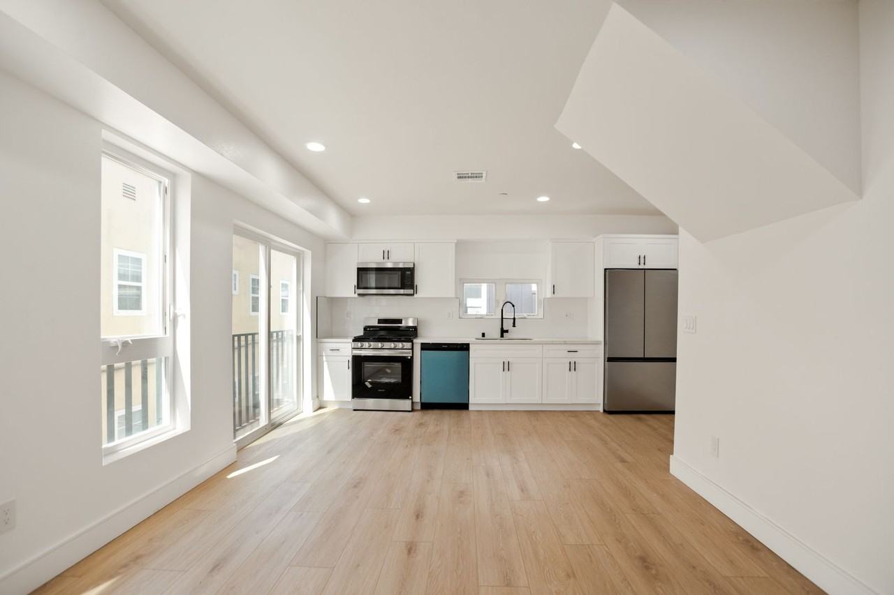 BRAND NEW TOWNHOUSE! One Month Free! - Photo 5 of 32