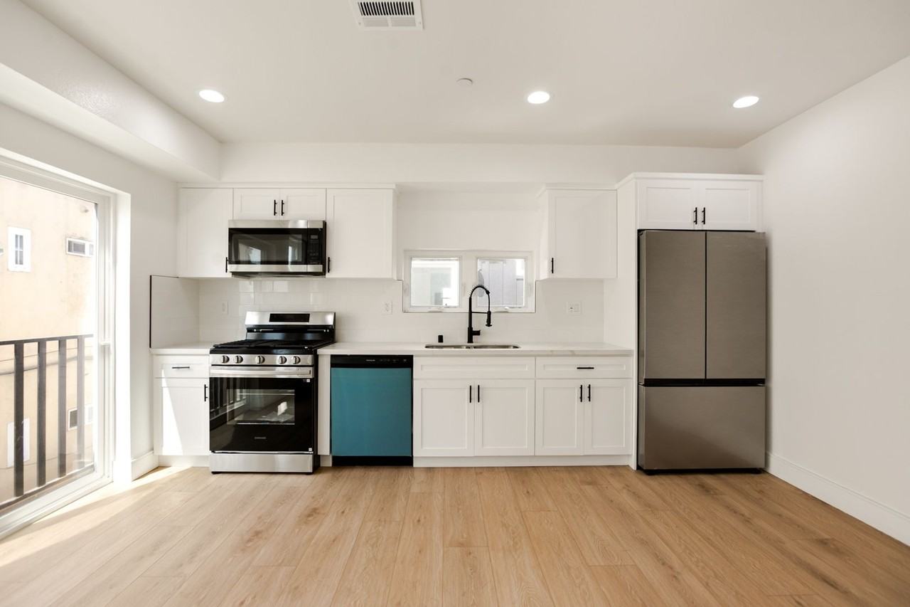 BRAND NEW TOWNHOUSE! One Month Free! - Photo 7 of 32