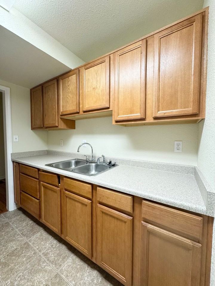 2441 Old Eureka Way #B - Photo 6 of 22