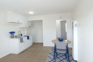 LB1749 - Photo 1 of 1