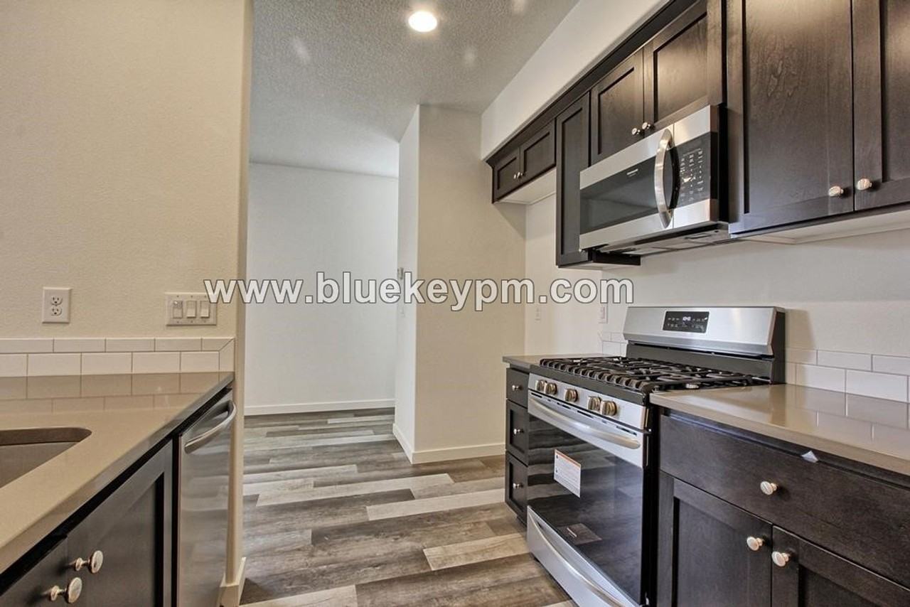 1142 N Fairhope Pl - Photo 7 of 17