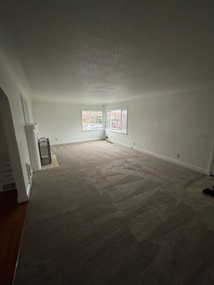 202 N College St - Photo 3 of 13