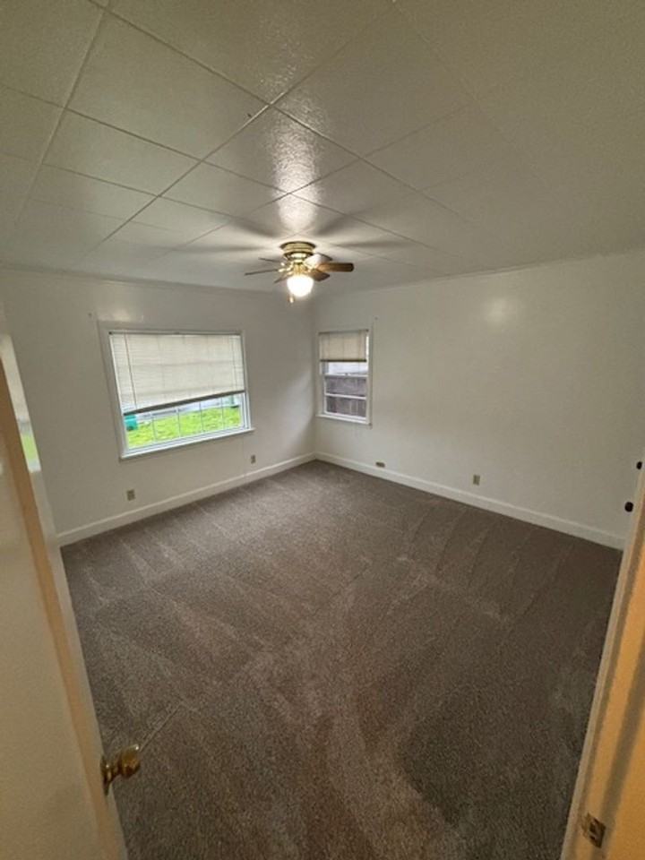 202 N College St - Photo 5 of 13