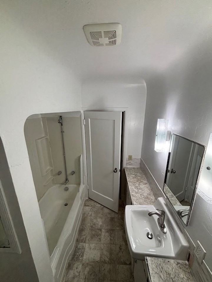 202 N College St - Photo 6 of 13