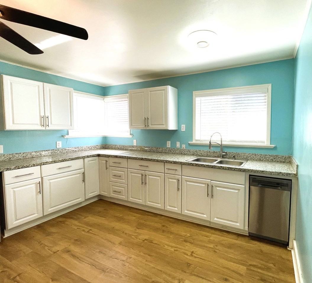 5250 Whispering Creek Dr - Photo 2 of 45