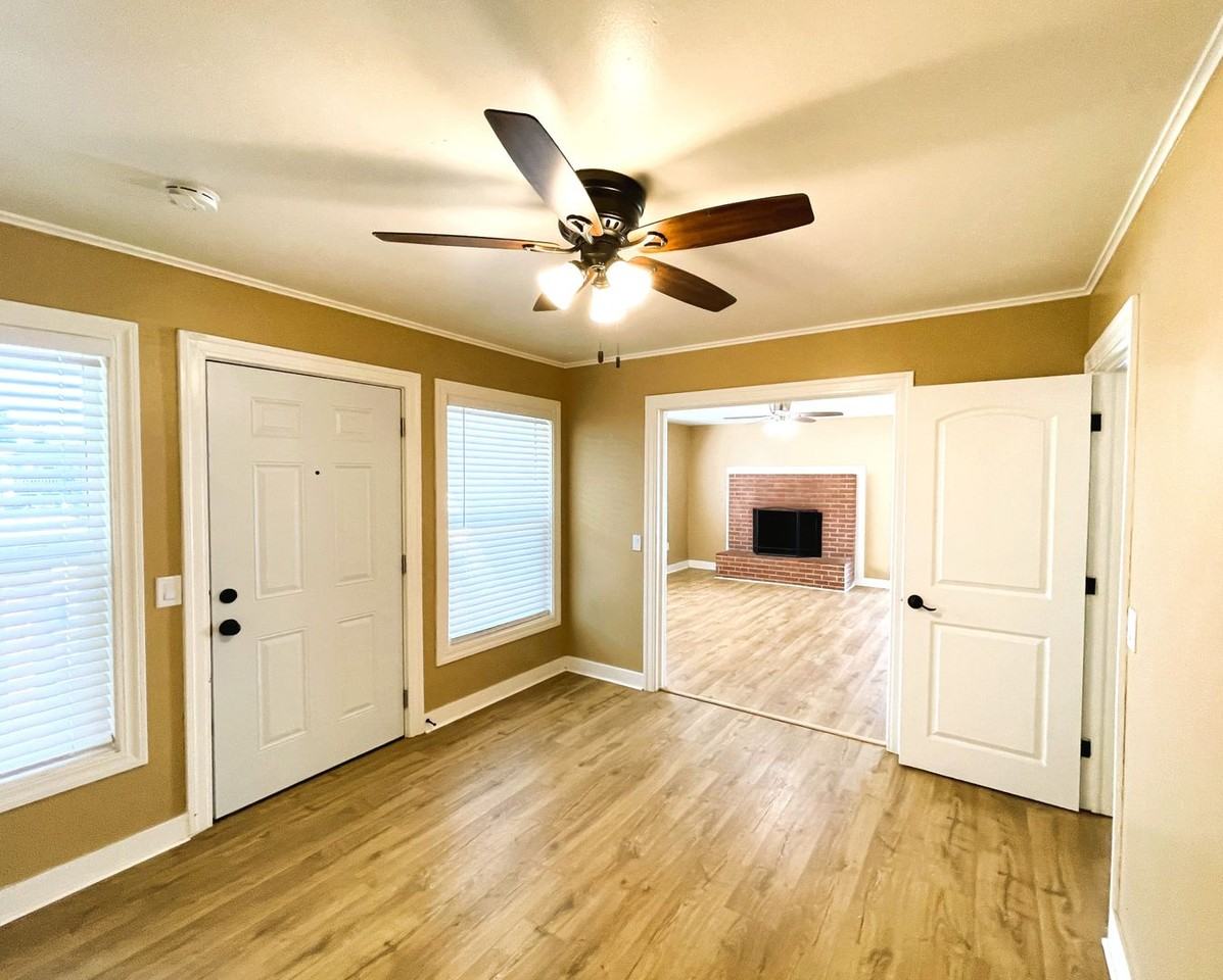 5250 Whispering Creek Dr - Photo 4 of 45