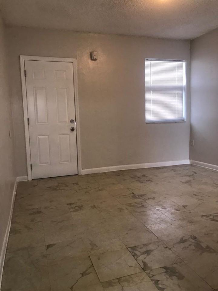 1805 Nw 2nd Ct - Photo 5 of 9