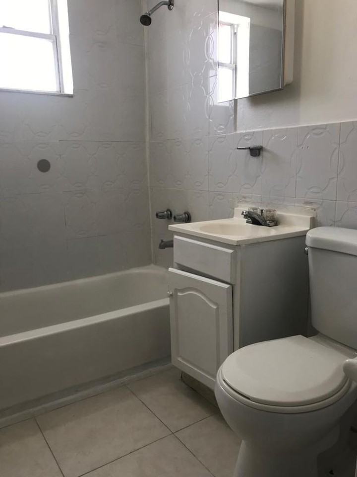 1805 Nw 2nd Ct - Photo 6 of 9