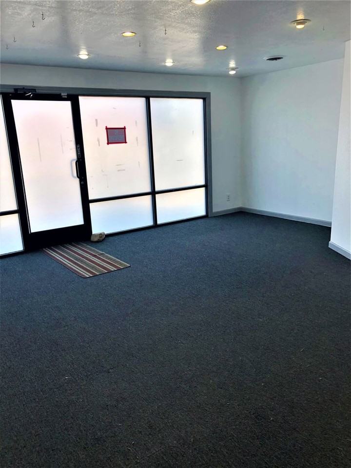 966 W Winton Ave - Photo 3 of 8