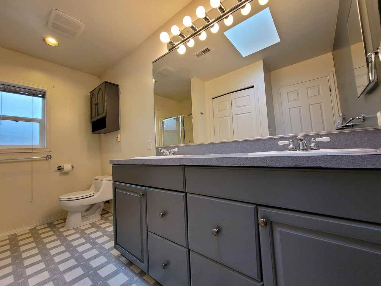 822 Ne 189th St - Photo 5 of 20