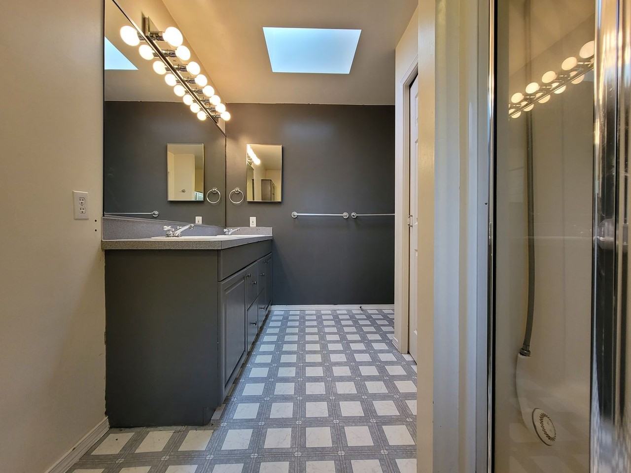 822 Ne 189th St - Photo 6 of 20