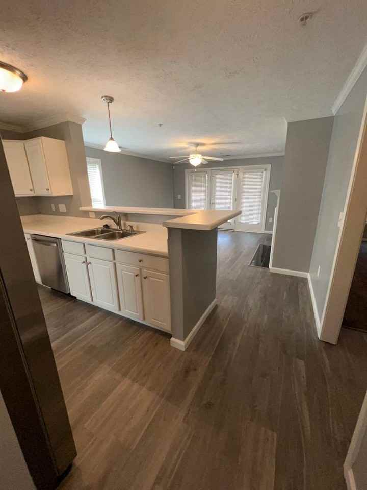 3310 Harbour Pointe Pl #1 - Photo 7 of 33