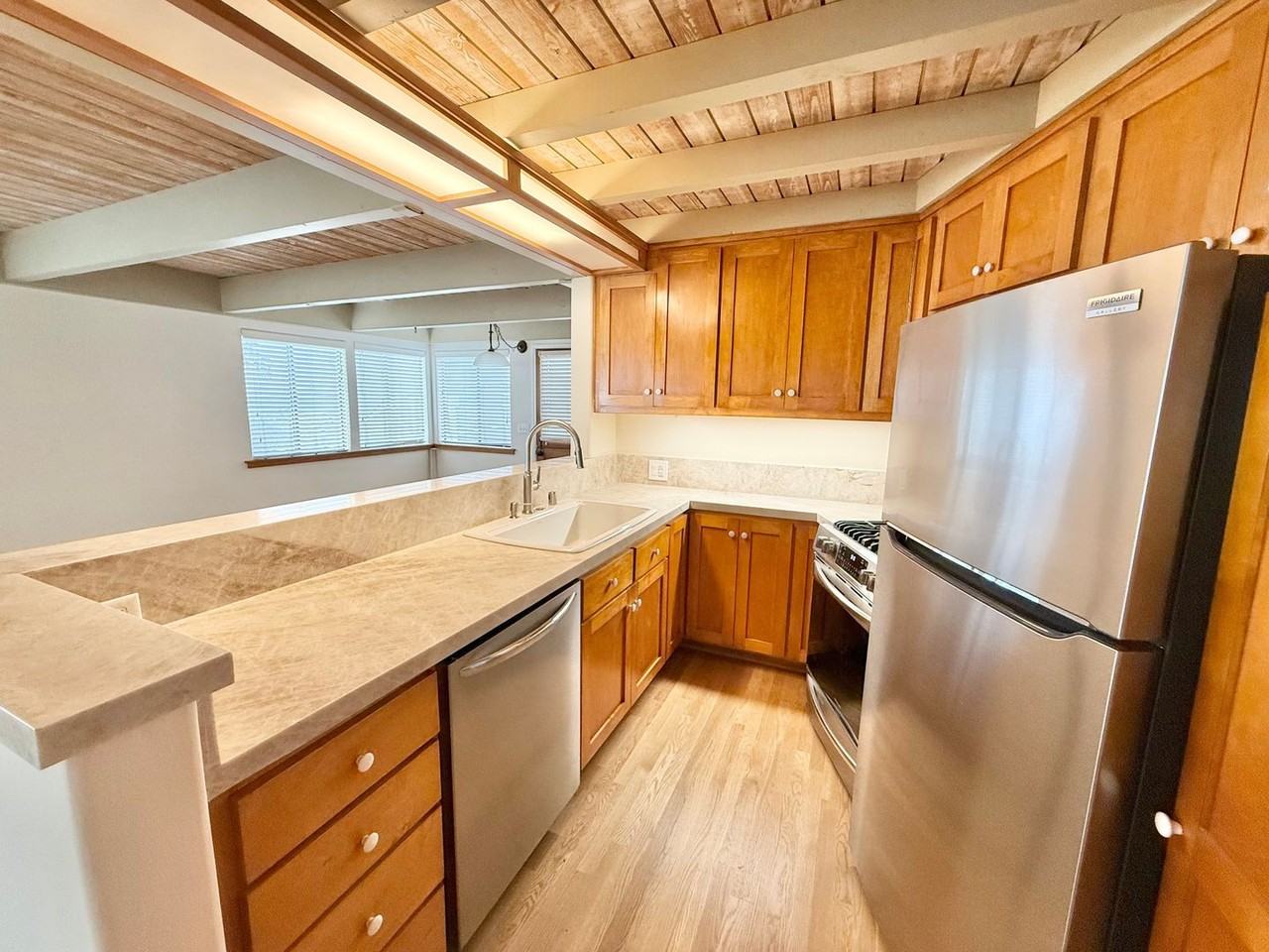 328 Pinecrest Dr - Photo 5 of 21