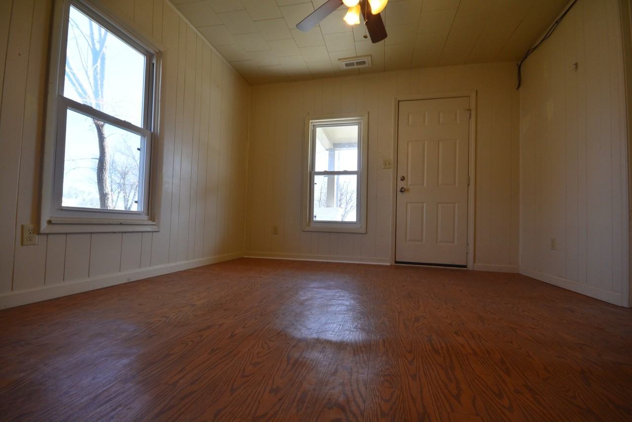 1631 W Florida St - Photo 2 of 5