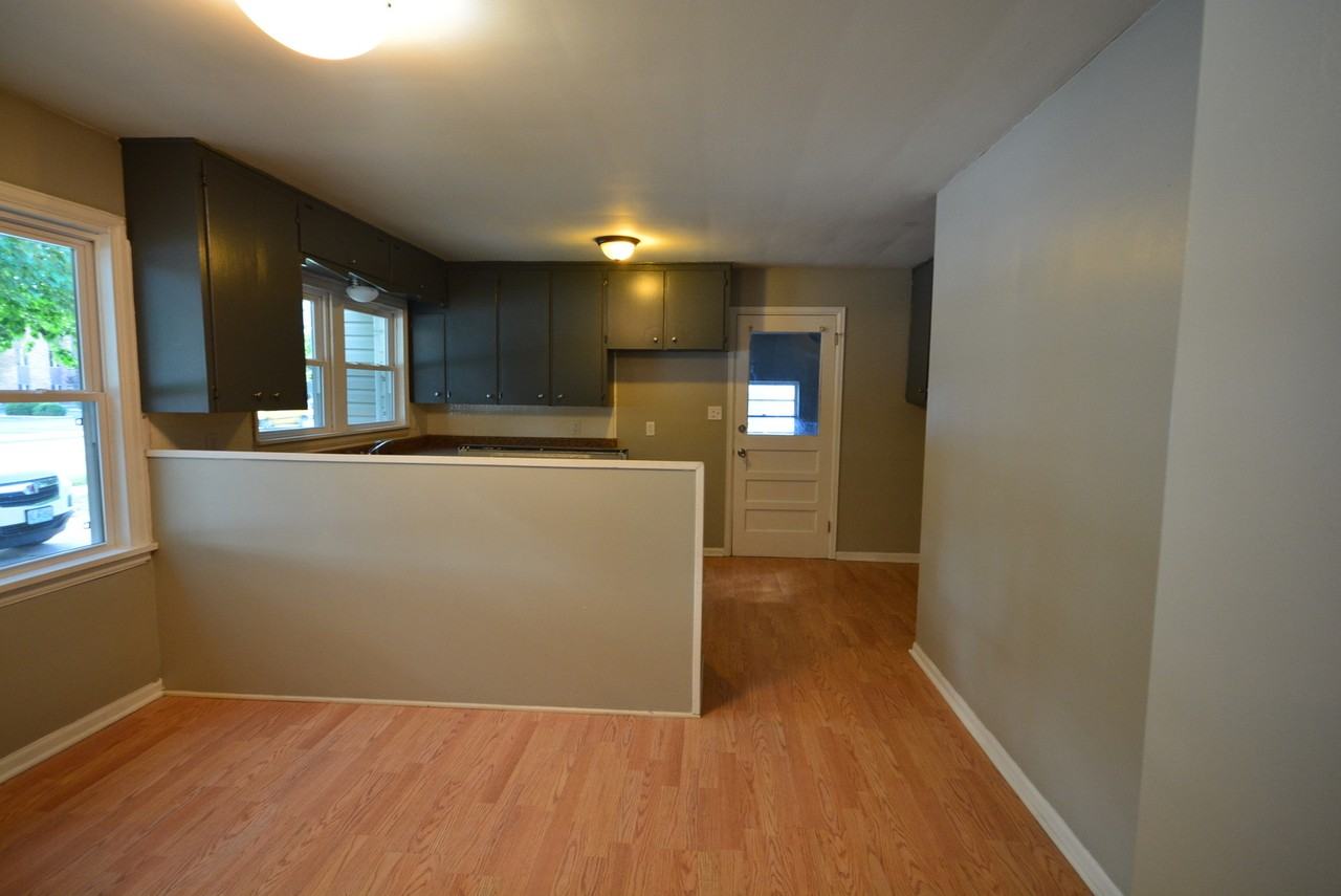 1954 S Fremont Ave - Photo 3 of 11