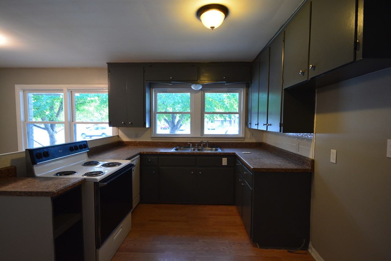 1954 S Fremont Ave - Photo 5 of 11