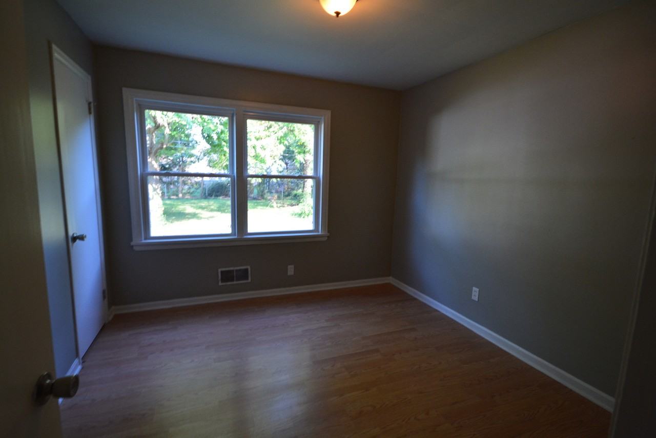 1954 S Fremont Ave - Photo 7 of 11