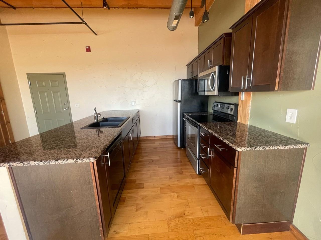 601 601 N National #306 - Photo 2 of 11