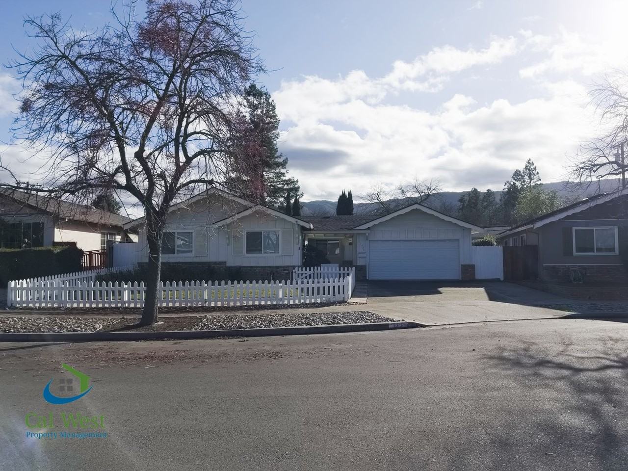 1736 Myra Dr - Photo 2 of 35