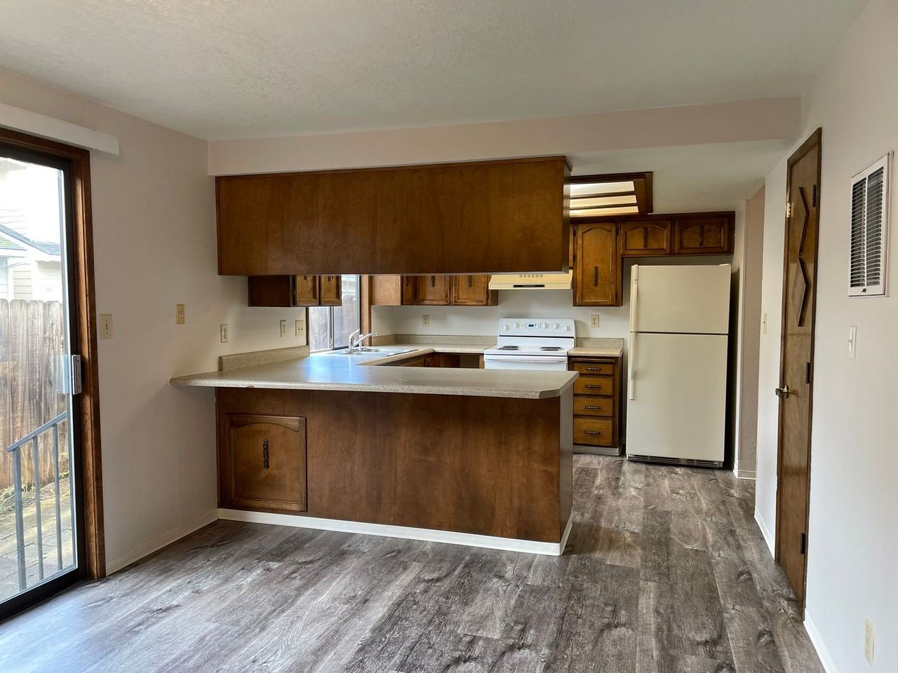 1188 Morrow Rd - Photo 7 of 22