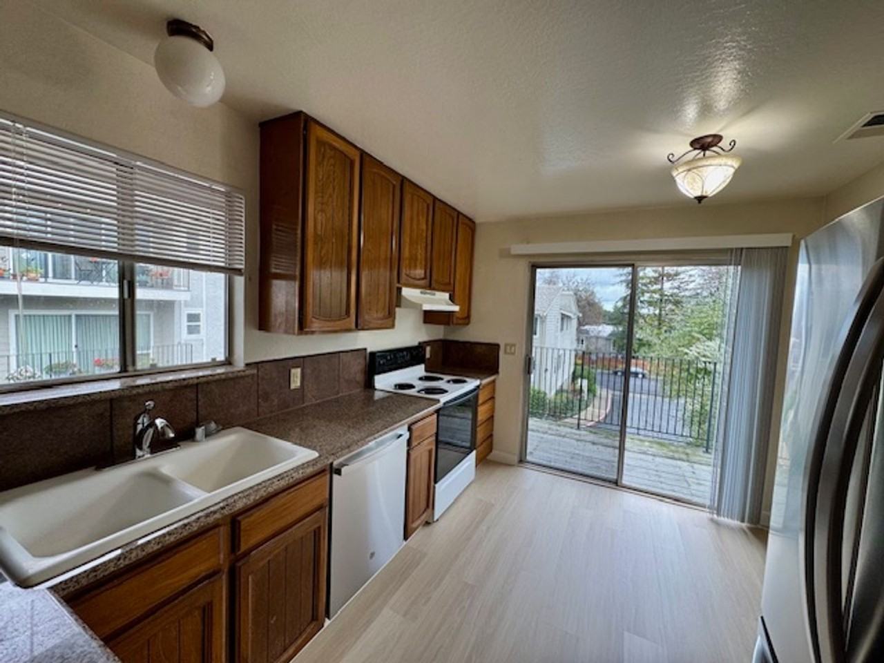 1074 Wesley Ct #6 - Photo 6 of 16