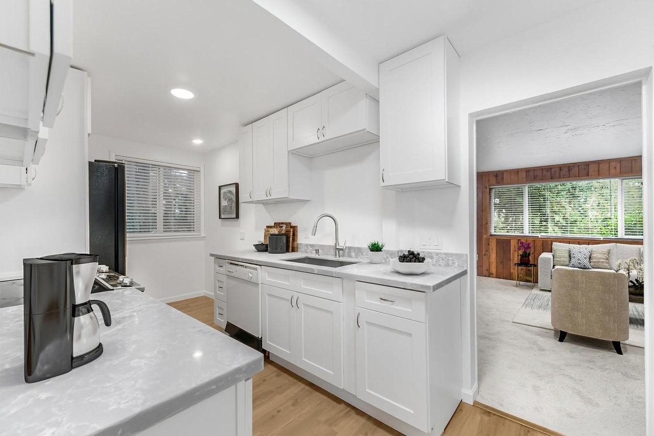 1126 Ne 197th Ct - Photo 2 of 24