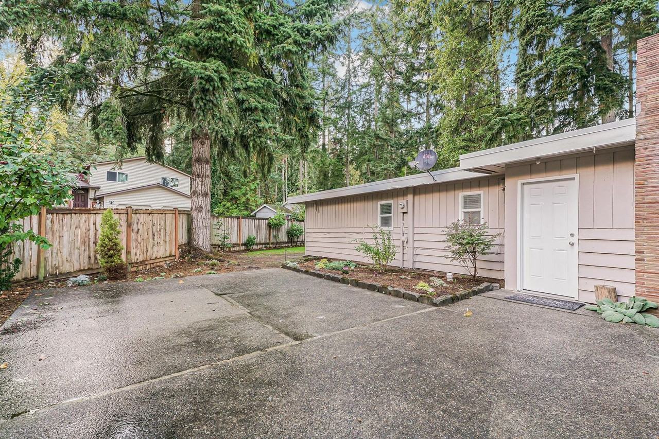 1126 Ne 197th Ct - Photo 4 of 24