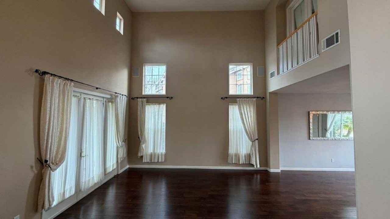 5304 Oakpoint Ct - Photo 3 of 32