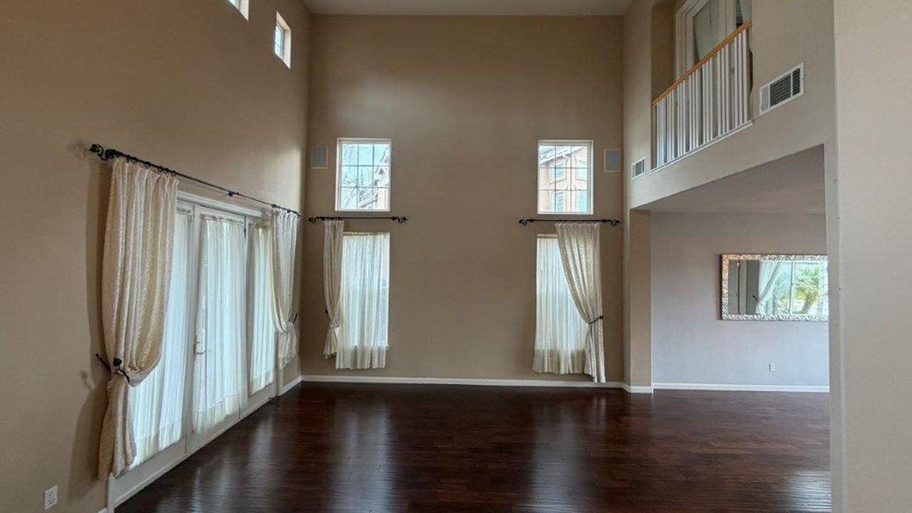 5304 Oakpoint Ct - Photo 4 of 32