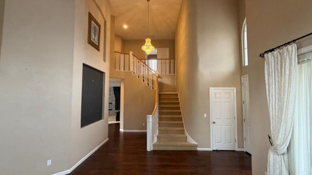 5304 Oakpoint Ct - Photo 6 of 32