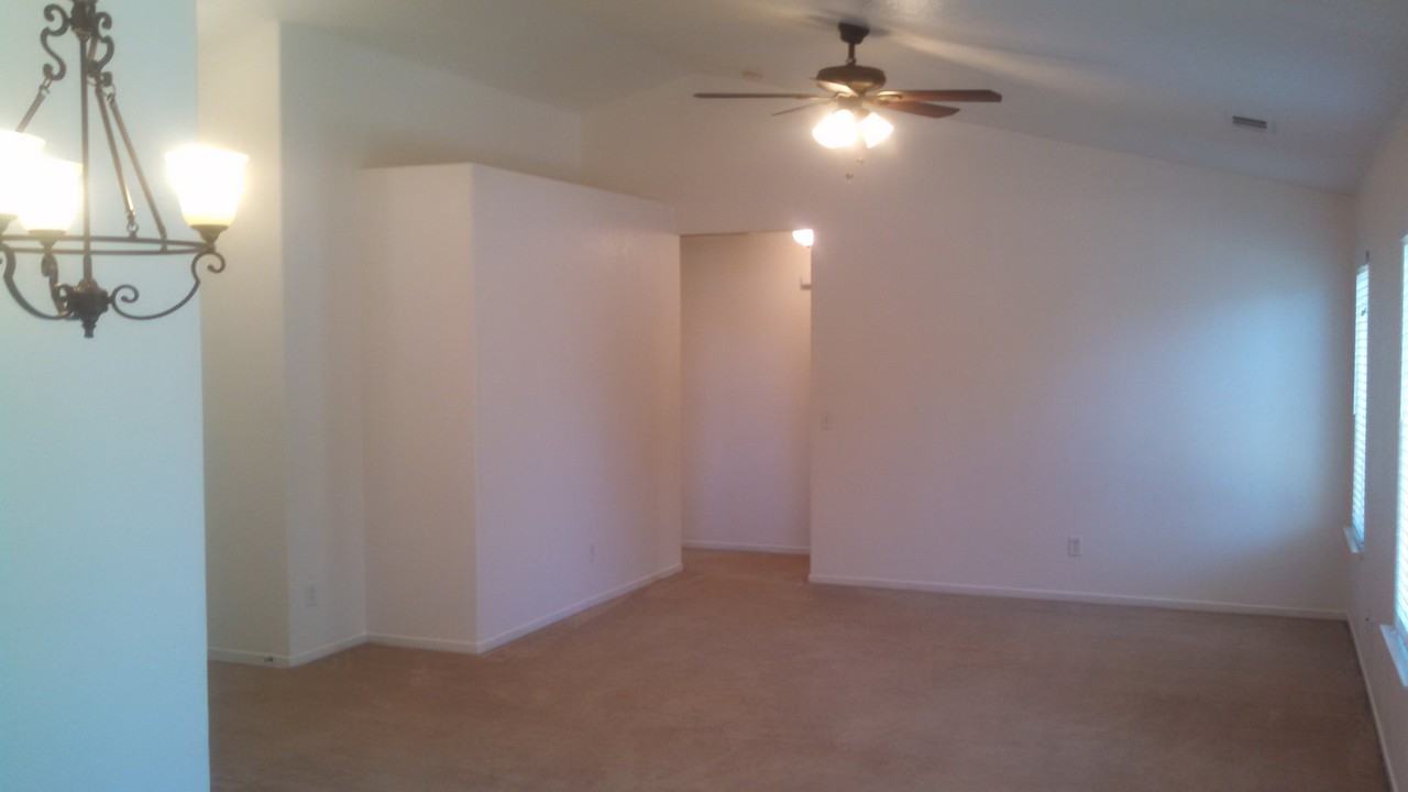 2101 Coughlin Ct - Photo 3 of 18