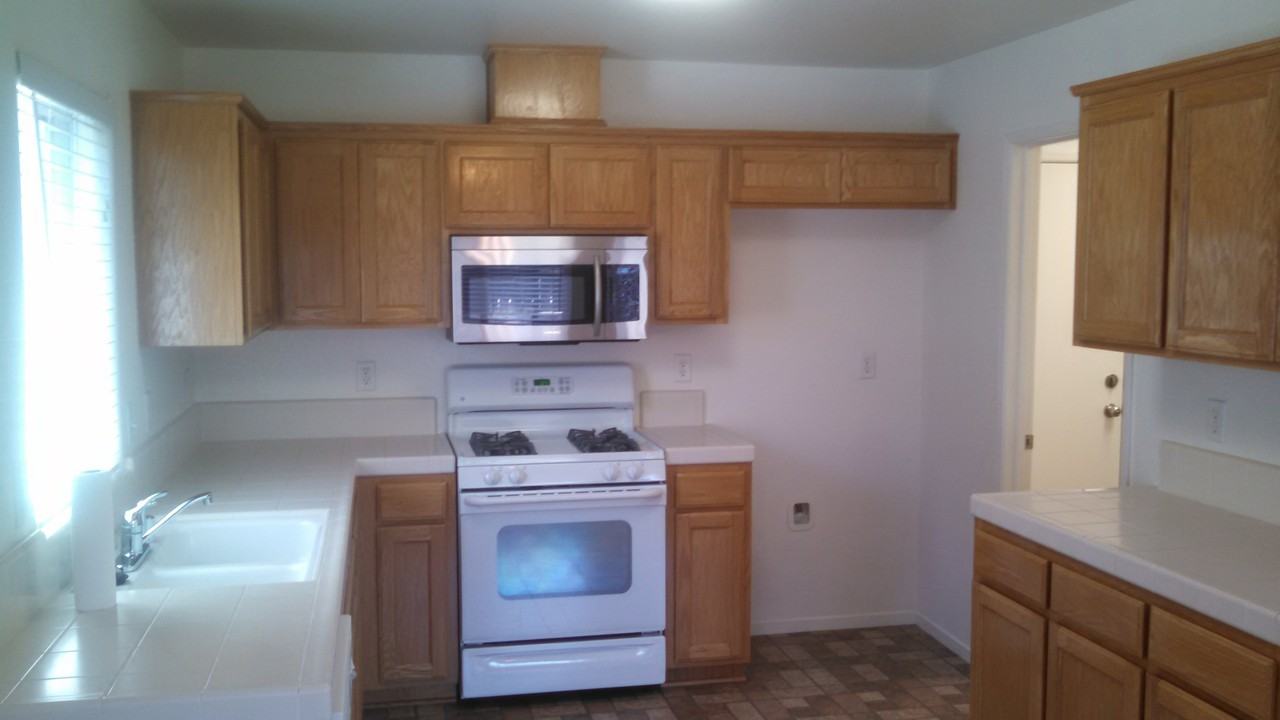 2101 Coughlin Ct - Photo 4 of 18