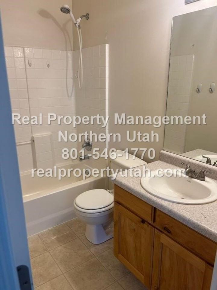 3120 W 525 N - Photo 6 of 17