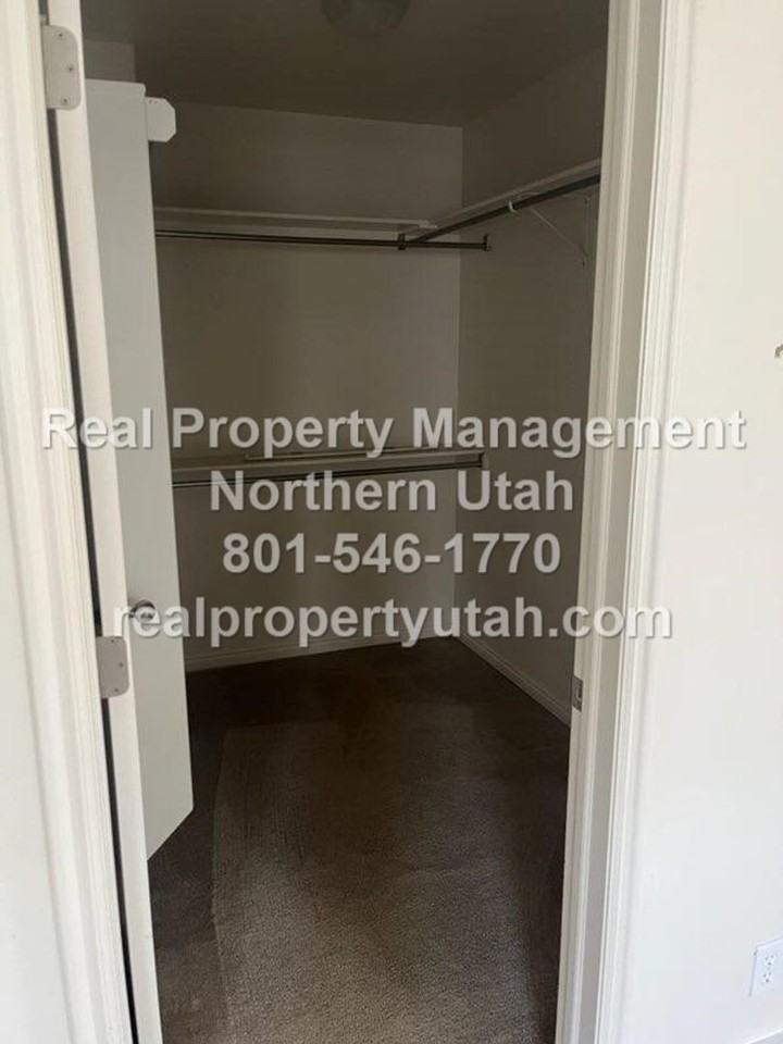 3120 W 525 N - Photo 5 of 17