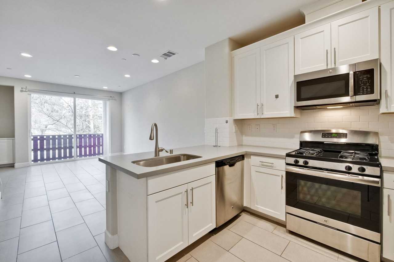 5529 Great Oaks Pkwy - Photo 3 of 23