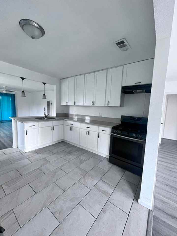 1578 Magnolia Ave - Photo 7 of 23