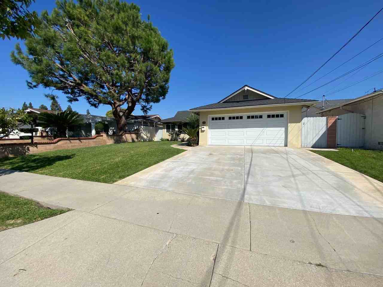 20520 Roseton Ave - Photo 4 of 37