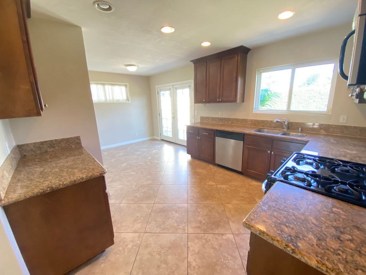 20520 Roseton Ave - Photo 7 of 37