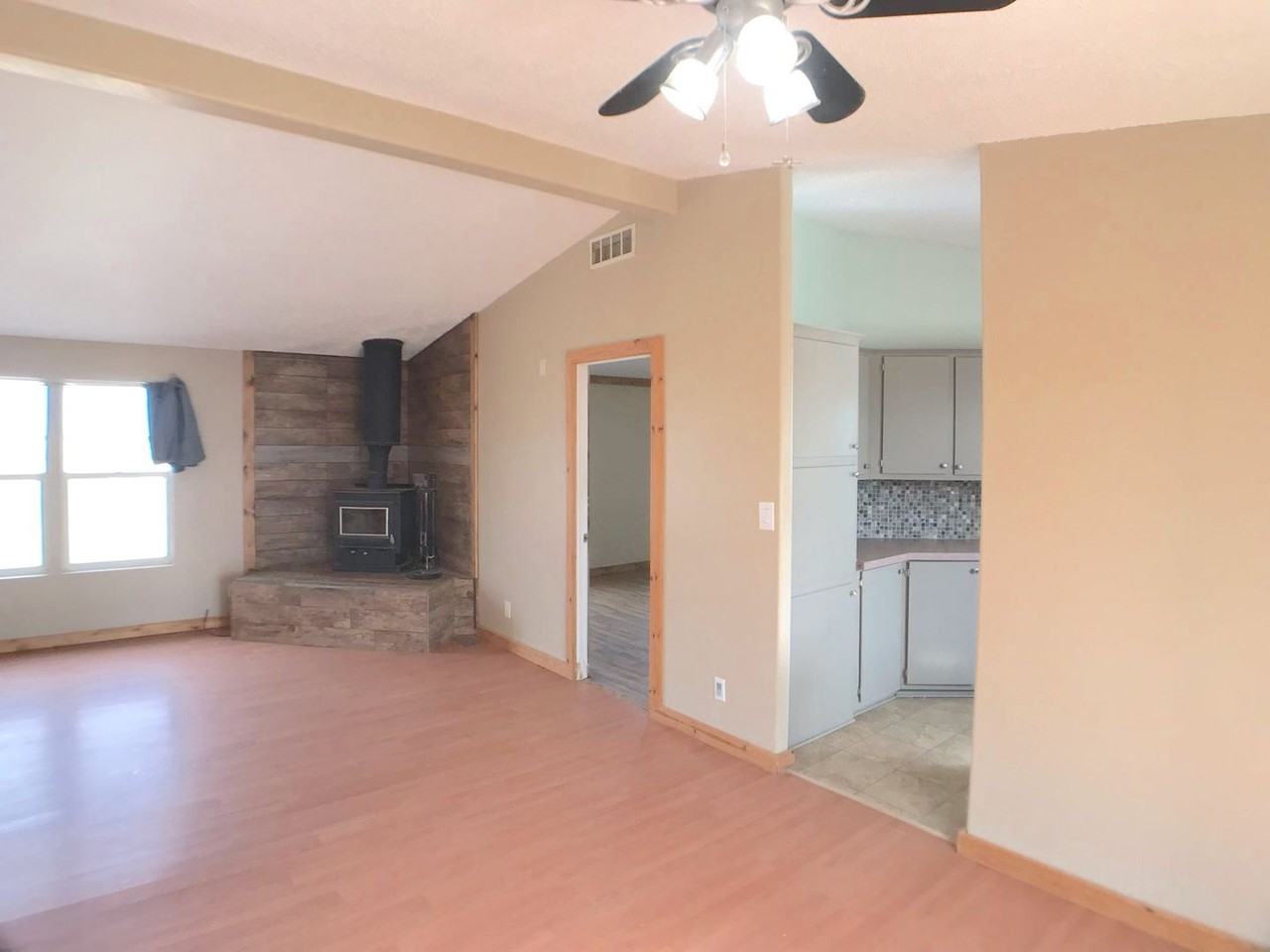 83B East Cummings Ave - Photo 7 of 26