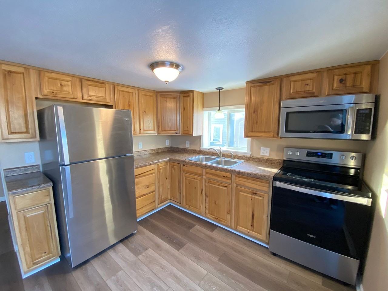 1018 Ansborough Ave - Photo 4 of 14