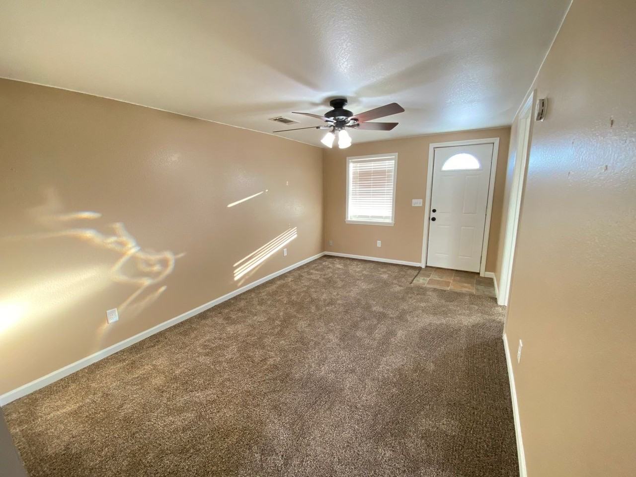 1018 Ansborough Ave - Photo 6 of 14