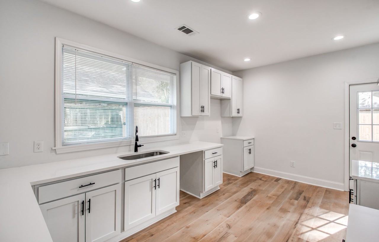 1825 Young Ave - Photo 5 of 32