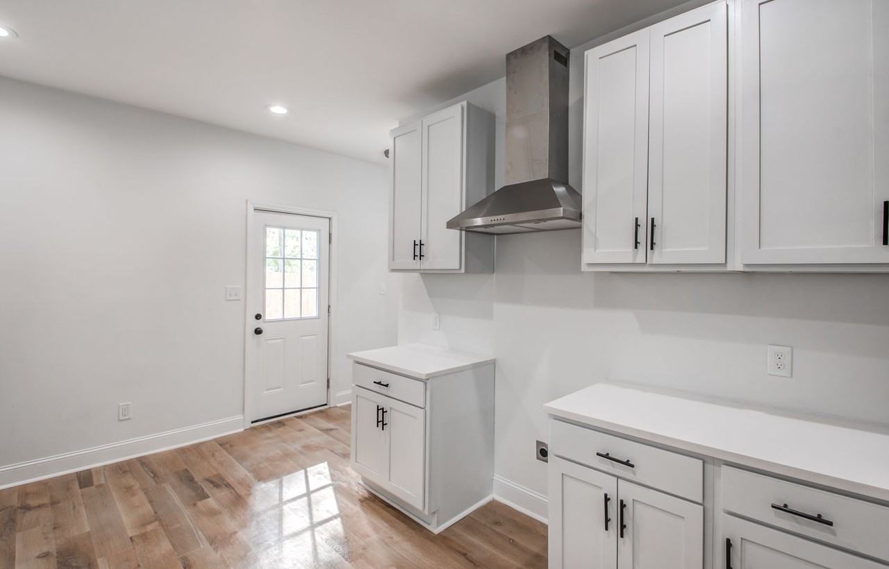 1825 Young Ave - Photo 7 of 32