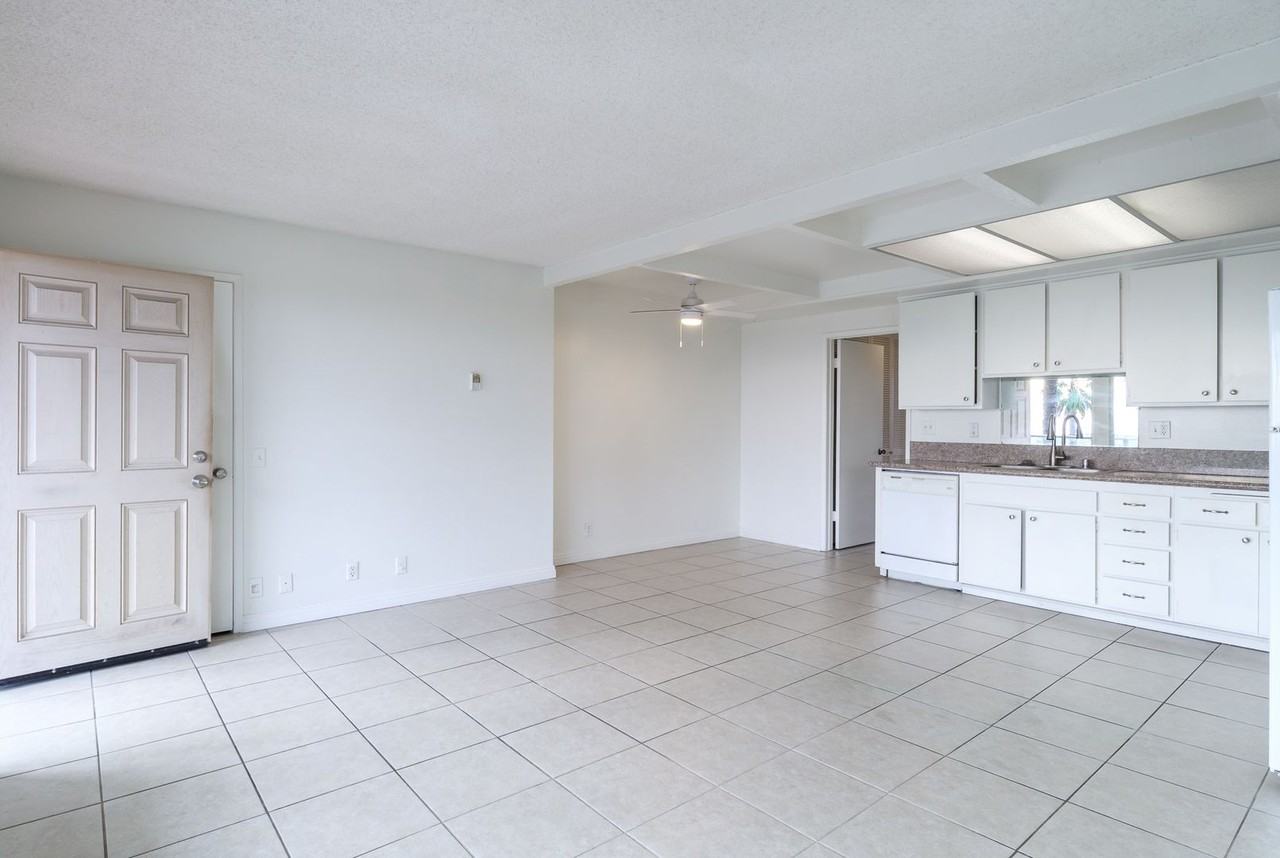 717 Ocean View Dr - Photo 3 of 33