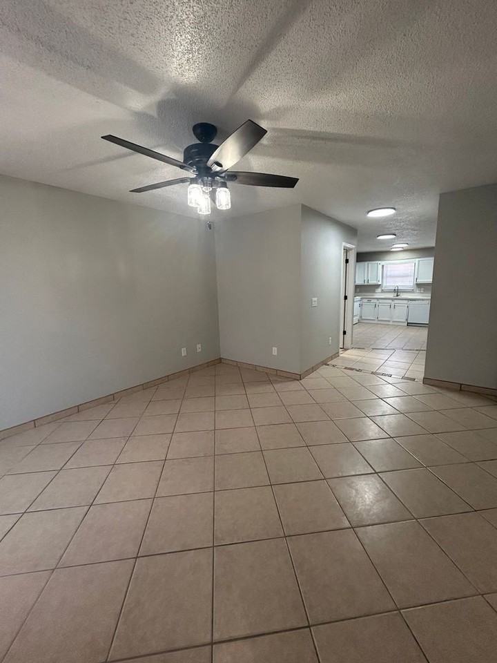 3302 Sw Landau Ct #1 - Photo 3 of 18