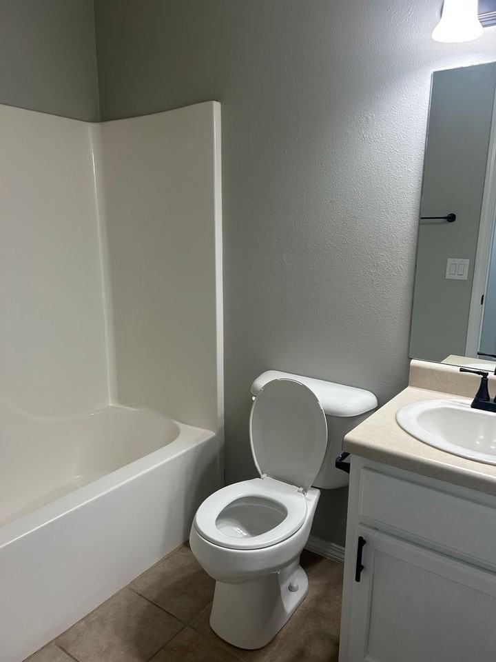 3302 Sw Landau Ct #1 - Photo 5 of 18