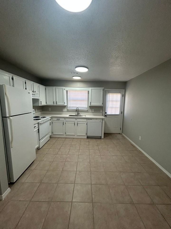 3302 Sw Landau Ct #1 - Photo 7 of 18