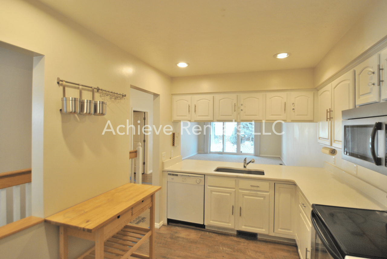 637 E 950 S - Photo 6 of 26